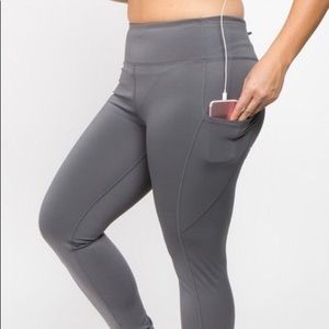 Tavia Dukes S Closet Thirtythreecoll Poshmark